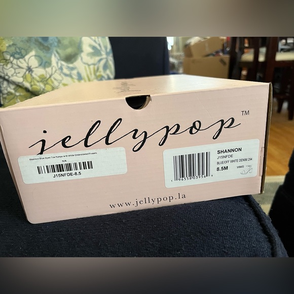 Brand new in box 8.5 - Picture 2 of 6